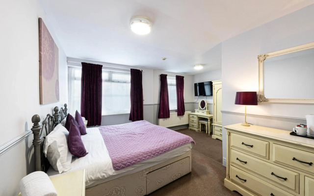 The Manor Hotel