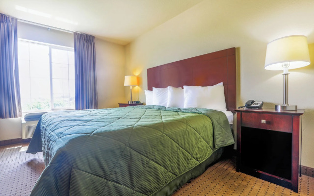 Evansville Inn & Suites By OYO