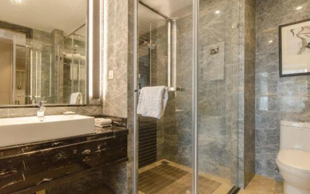 Lens International Hotel