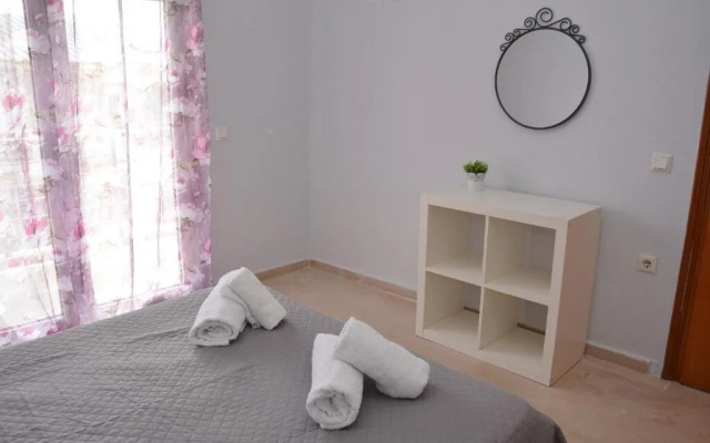 Gatos Village Studios & Apartments