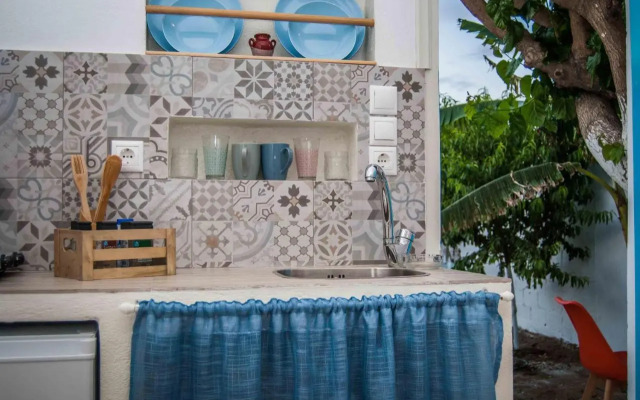 PERIVOLI 4-CHORA(5min away from the center by car)