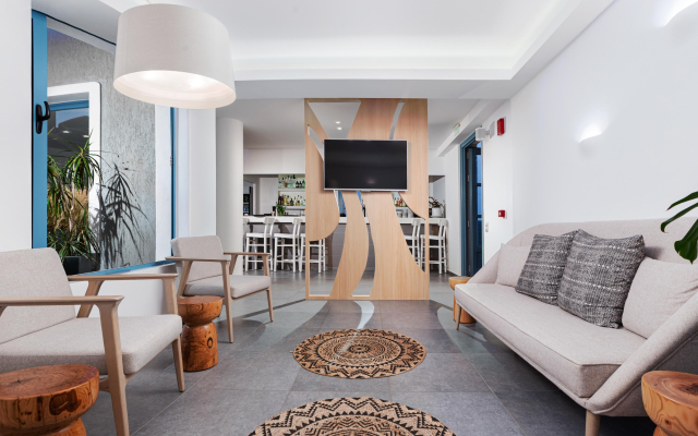 Acroterra Rosa Luxury Suites & Spa