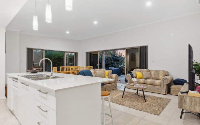 Spacious Family Home in Wannanup Mandurah