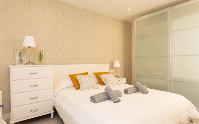 City Center Chic Apartment, Balcony