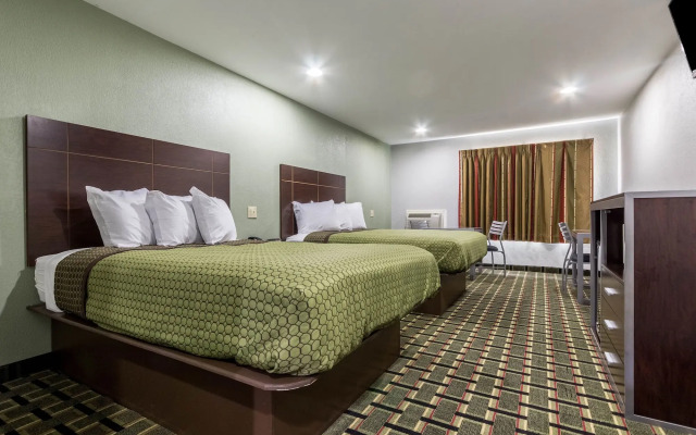 Scottish Inn and Suites