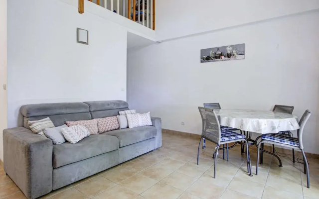 Family Villa Near Lac de Jouarres
