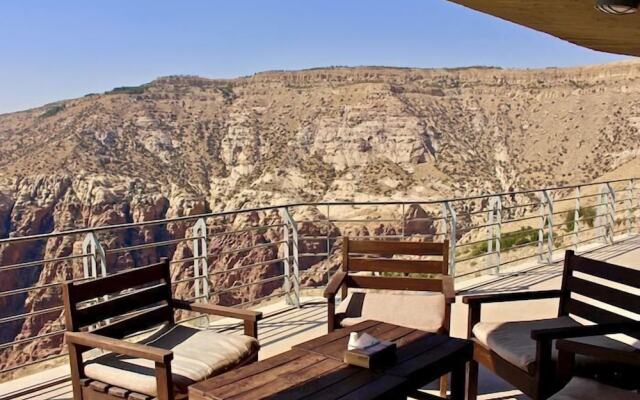 Dana Guest House