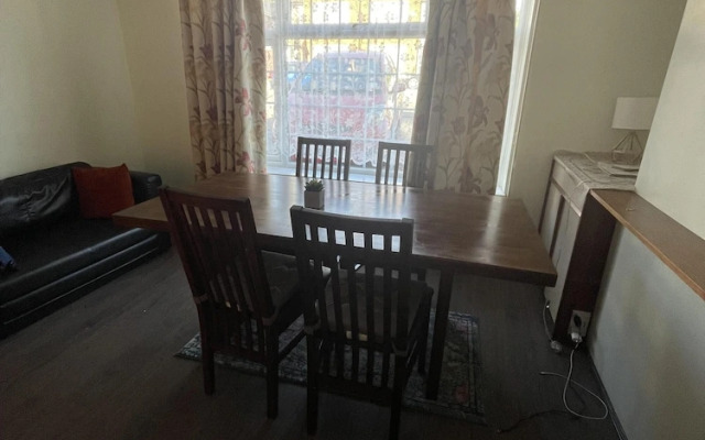 Immaculate 3-bed House in Luton