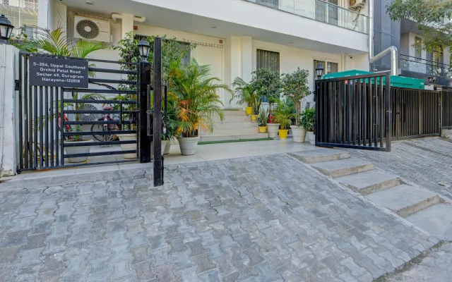 OYO Rooms 813 near Omaxe City Centre