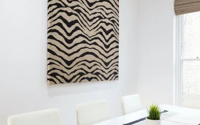 Kensington Area - Private Apartment