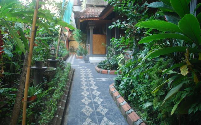 Airy Kuta Poppies Lane Satu Gang Sorga Bali