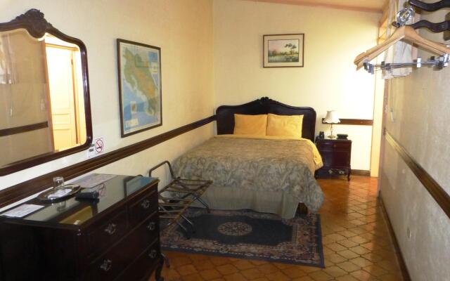 Santo Tomas Hotel