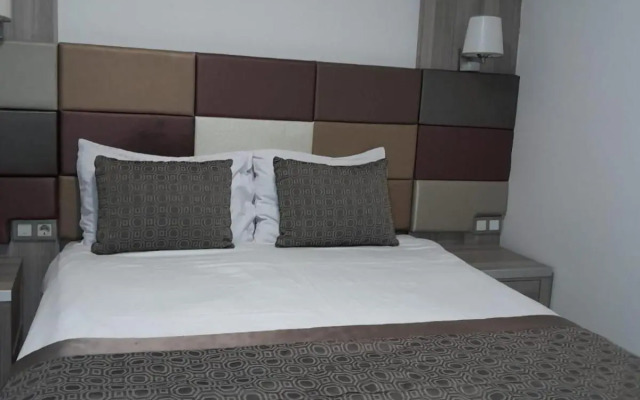 Pera Arya Hotel