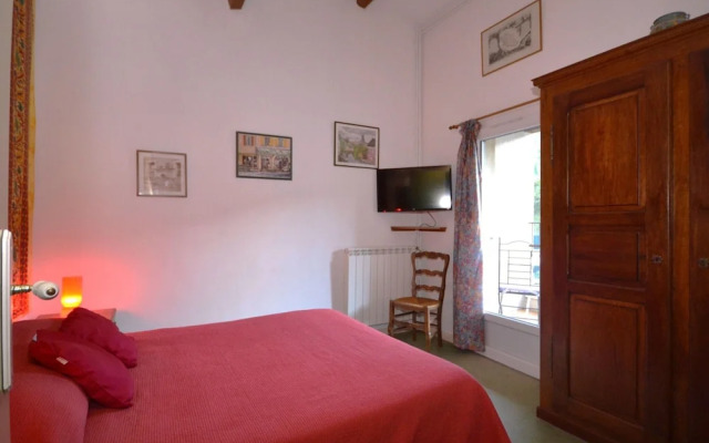 Villa With Swimming Pool Within the Luberon