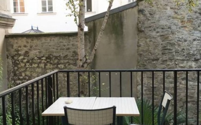 Flat In Le Marais With 2 Bedrooms