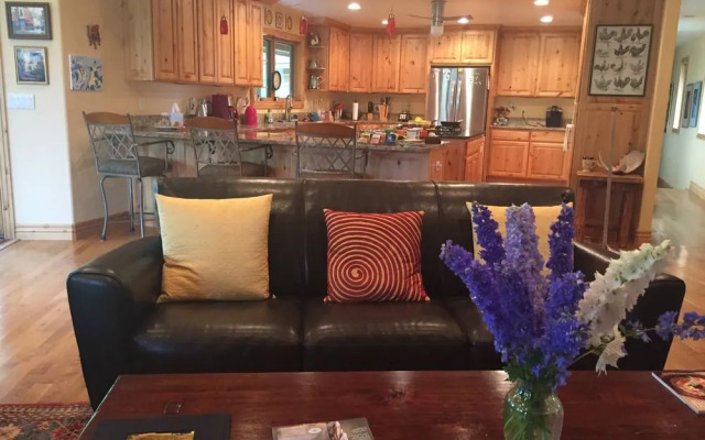 Fox Creek Inn Bed & Breakfast