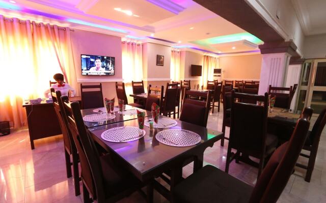 Iyore Grand Hotel & Suites 2