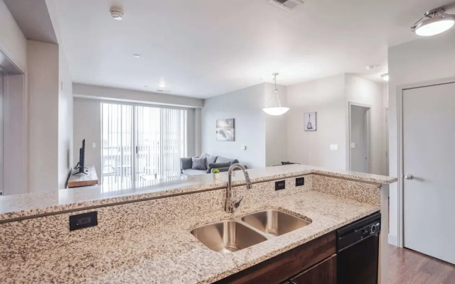 CozySuites - Current at the Banks