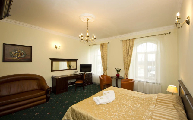Royal Hotel