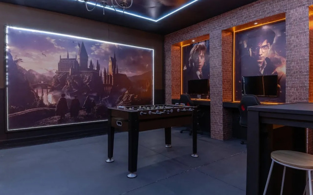 Sophisticated 9 Bedroom Close to Disney