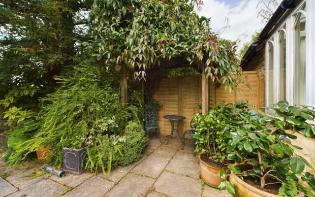 The Fosse Way Cottage - Breathtaking 5bdr Cottage With Parking Garden