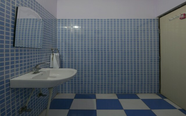 OYO 11923 Hotel Rajdhani Palace