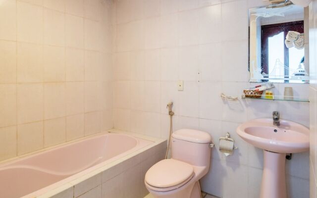 Super Oyo 266 Golden Gate