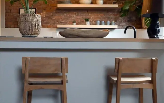 Cheap, Affordable Luxury in Antwerp Cc-4