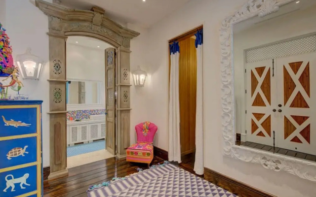 6 BR Beachfront Lush Oasis