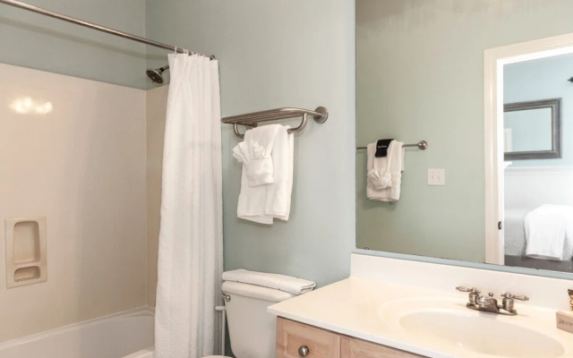Cozy Seacrest Studio Condo by RedAwning