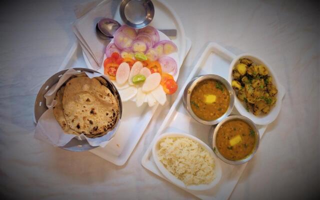 Perfect Stayz Dwarkesh - Hotel Near Haridwar Railway station
