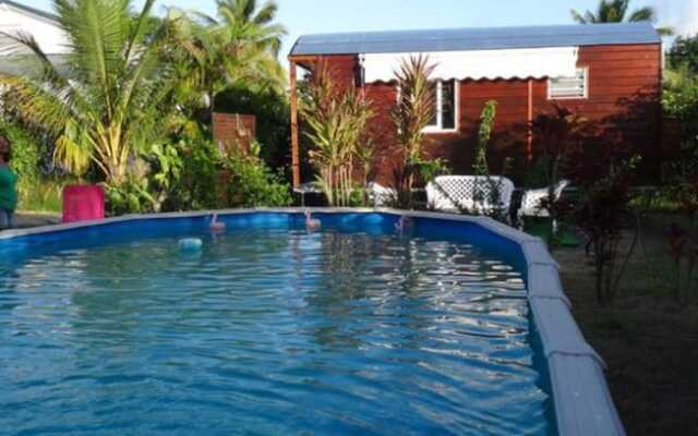 Bungalow With one Bedroom in Le Moule, With Pool Access, Enclosed Garden and Wifi - 7 km From the Beach