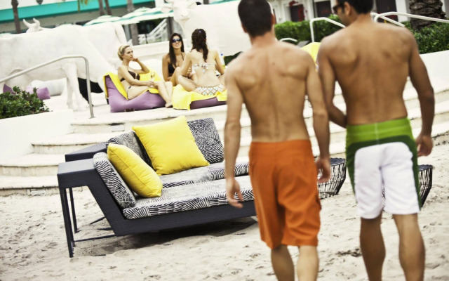 Kimpton Surfcomber Hotel by IHG