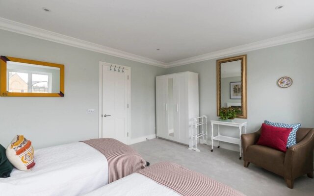 Gorgeous 5 Bed Sleeps 10 In Battersea Village