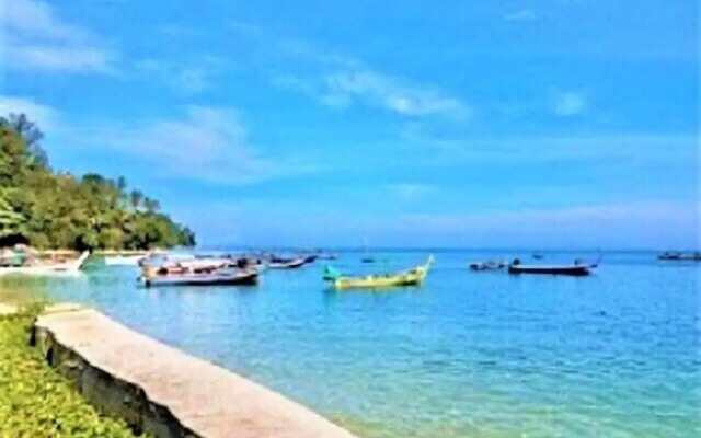 Beachfront Phuket Seaview Suites
