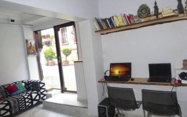 Avrasya Hostel