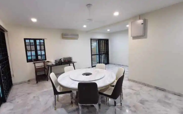 Petaling Jaya EcoVilla 90 by Vale Pine