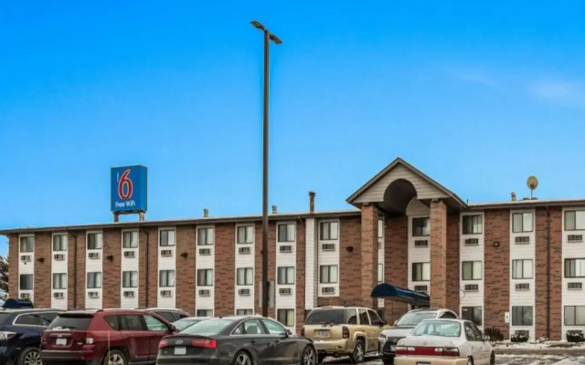 Motel 6 Elk Grove Village, IL
