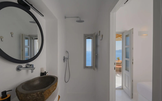 Nano Oia Canaves