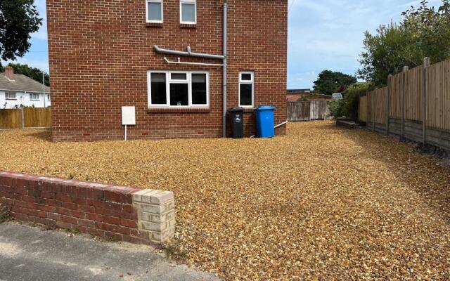Stunning Modern 6-bedroom House all With En-suite
