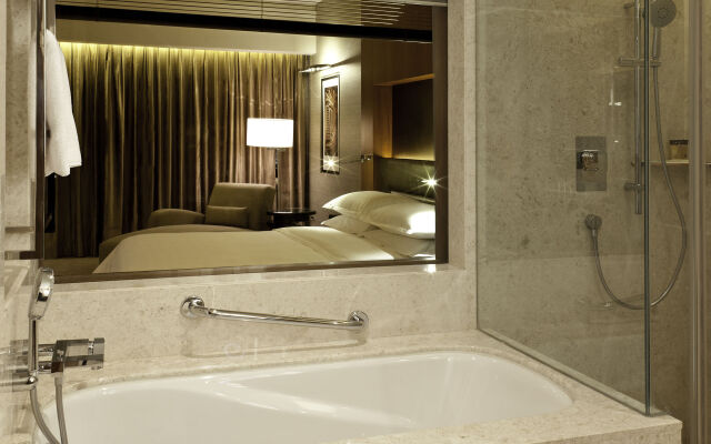 Sheraton Grand Bangalore Hotel at Brigade Gateway