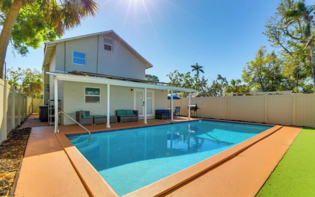 Saltwater Pool & Putting Green: Bradenton Oasis