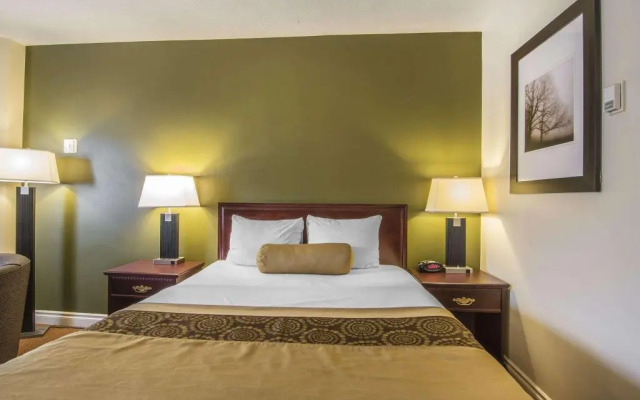 Econolodge Inn And Suites High