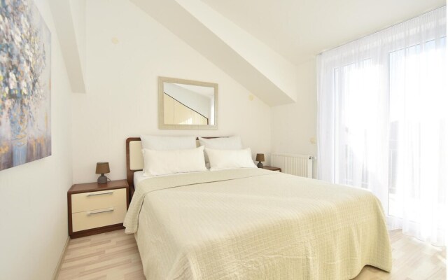Nice Home in Podstrana With Wifi and 4 Bedrooms