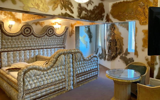 Bali Colosseum Hotel