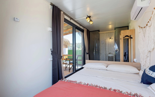 Anda Beach Bistro & Rooms