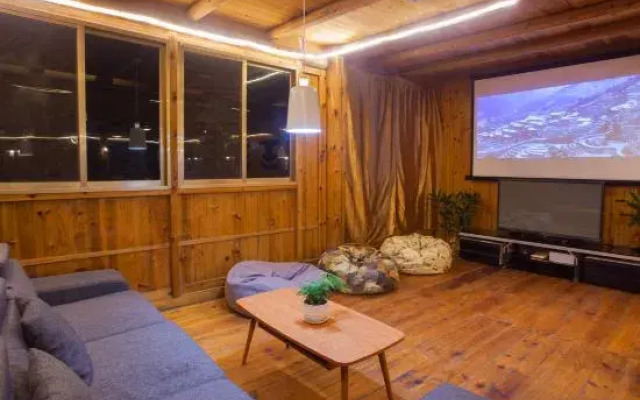 15/5000  Lung Chi Hospital (ShaoLok Shop, Lung Chi Terraces, West Hills)