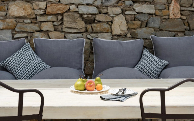 Cova Mykonos Suites