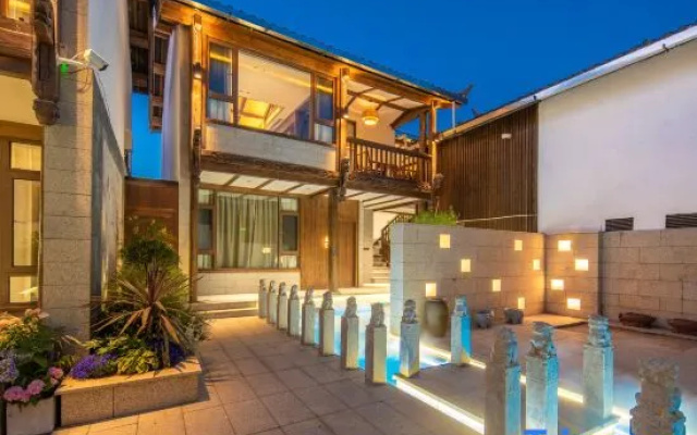 Musk·Villa Guanxueshan Zizai Courtyard Homestay (Lijiang Ancient City Dashuiche Branch)