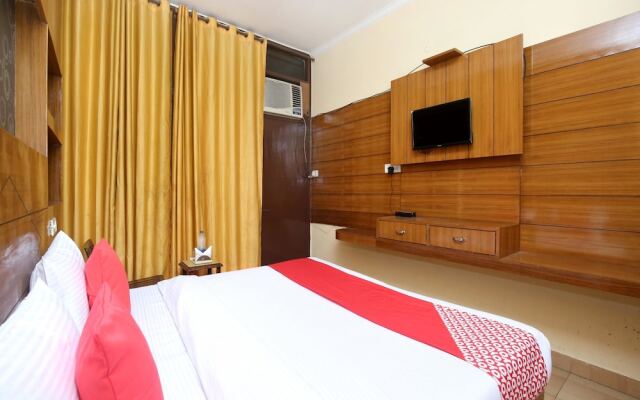 OYO 5906 Hotel Skyfox